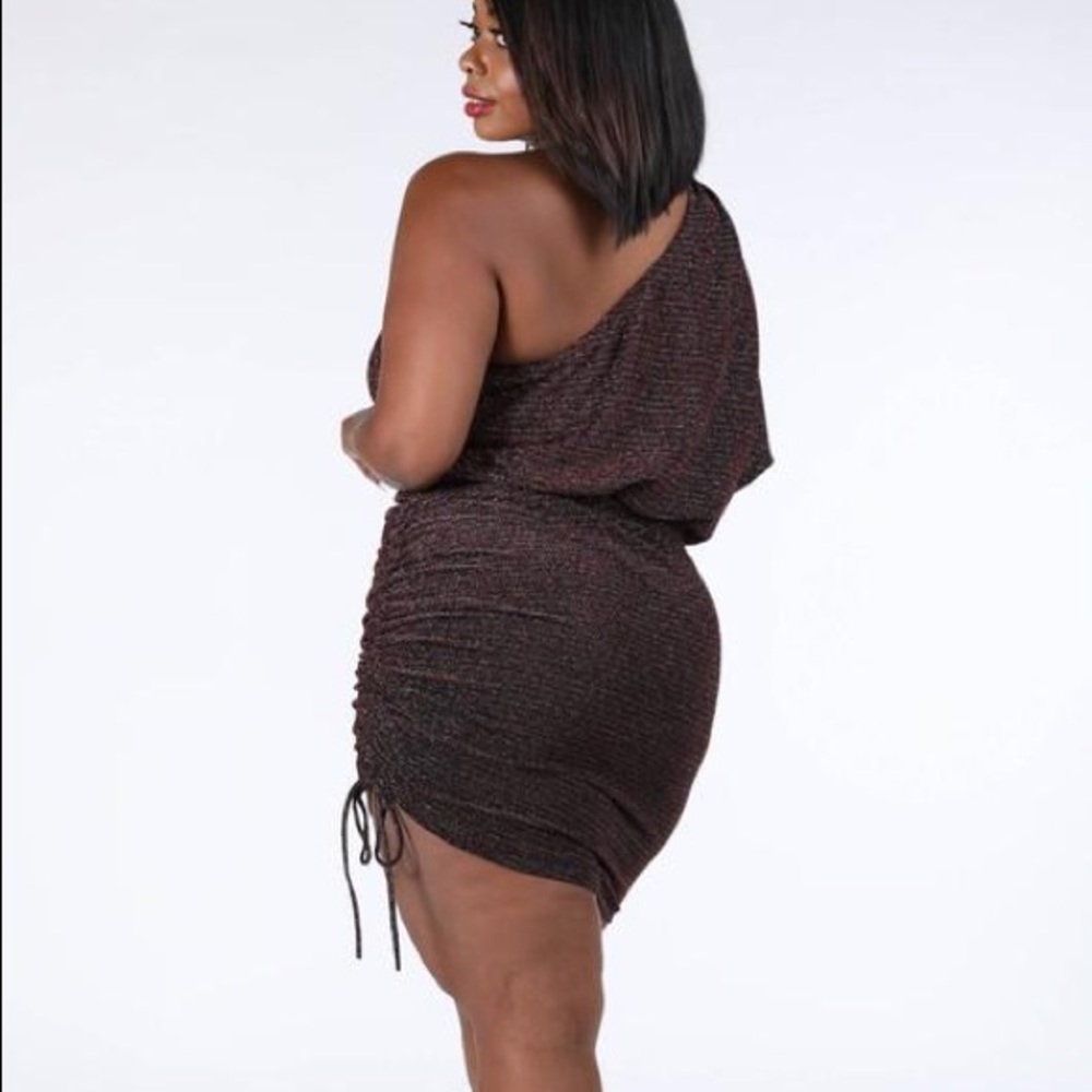 Plus Size Glitter Runched Mini Dress - Picture 6 of 9